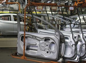 industria-nacional-varia-0,1%-em-marco-e-acumula-alta-de-3,1%-em-2026