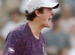 joao-fonseca-vira-sobre-croata-e-vai-encarar-djoko-em-roland-garros