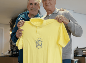 pentacampeao-com-a-selecao,-felipao-e-homenageado-na-granja-comary